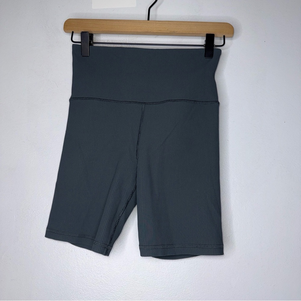 athleta elation Rib 7” Short Biker Shirts Gray Small